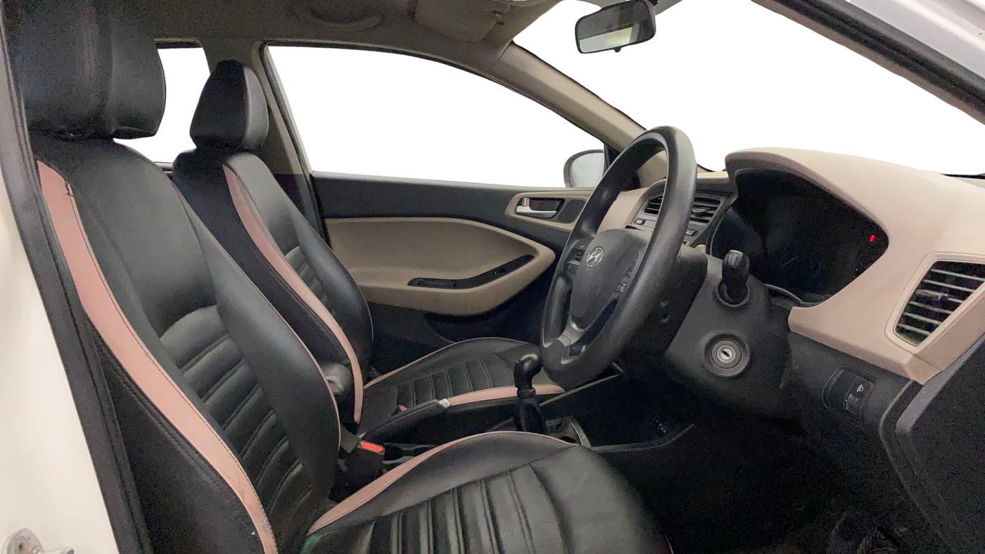 2015 Hyundai Elite i20 MAGNA 1.2, Petrol, Manual, 1,03,806 km, Right Side Front Door Cabin