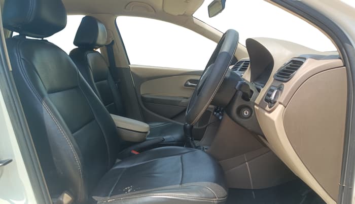 2016 Skoda Rapid 1.6 MPI ACTIVE, Petrol, Manual, 1,03,909 km, Right Side Front Door Cabin