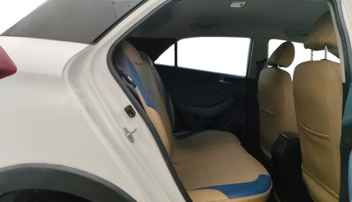 2015 Hyundai i20 Active 1.2 S, Petrol, Manual, 1,00,416 km, Right Side Rear Door Cabin