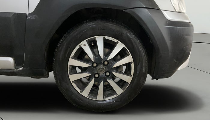 2015 Toyota Etios CROSS 1.2 G, CNG, Manual, 64,189 km, Right Front Wheel
