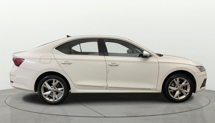 2022 Skoda Octavia STYLE 2.0, Petrol, Automatic, 47,591 km, Right Side View