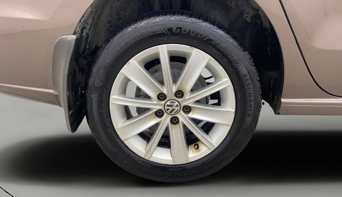 2015 Volkswagen Vento HIGHLINE 1.6 MPI, Petrol, Manual, 98,835 km, Right Rear Wheel