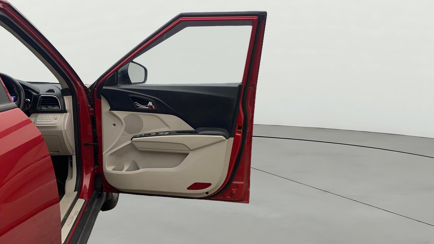2022 Mahindra XUV300 W8 (O) 1.5 DIESEL, Diesel, Manual, 80,998 km, RHS Front Door