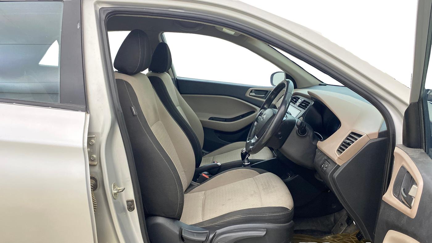 2017 Hyundai Elite i20 ASTA 1.4 CRDI (O), Diesel, Manual, 62,844 km, Right Side Front Door Cabin