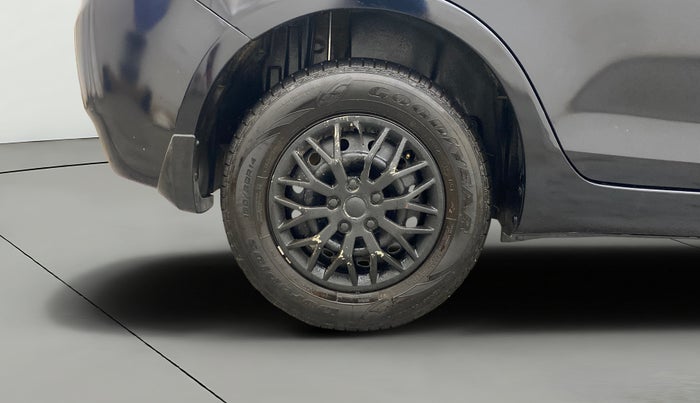 2013 Maruti Swift Dzire VXI, Petrol, Manual, 66,792 km, Right Rear Wheel