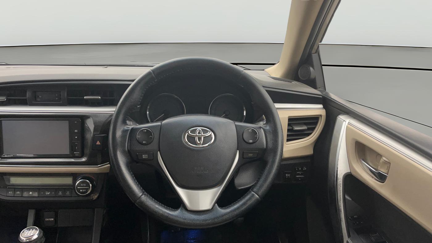 2015 Toyota Corolla Altis G PETROL, Petrol, Manual, 1,02,213 km, Steering Wheel Close Up