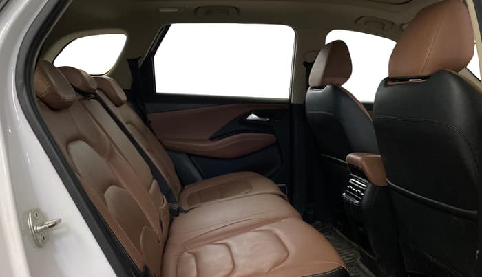 2023 MG HECTOR PLUS SHARP PRO 1.5 TURBO MT 7 STR, Petrol, Manual, 19,985 km, Right Side Rear Door Cabin