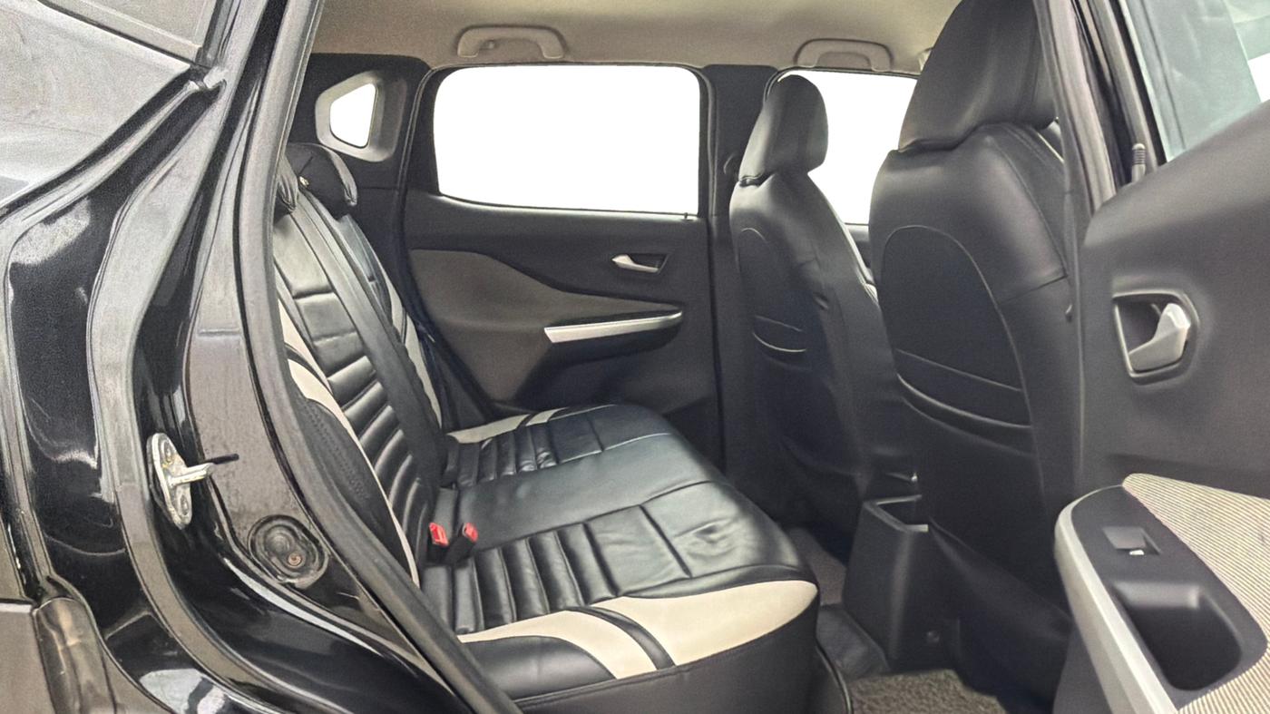 2022 Nissan MAGNITE XL, Petrol, Manual, 1,37,491 km, Right Side Rear Door Cabin