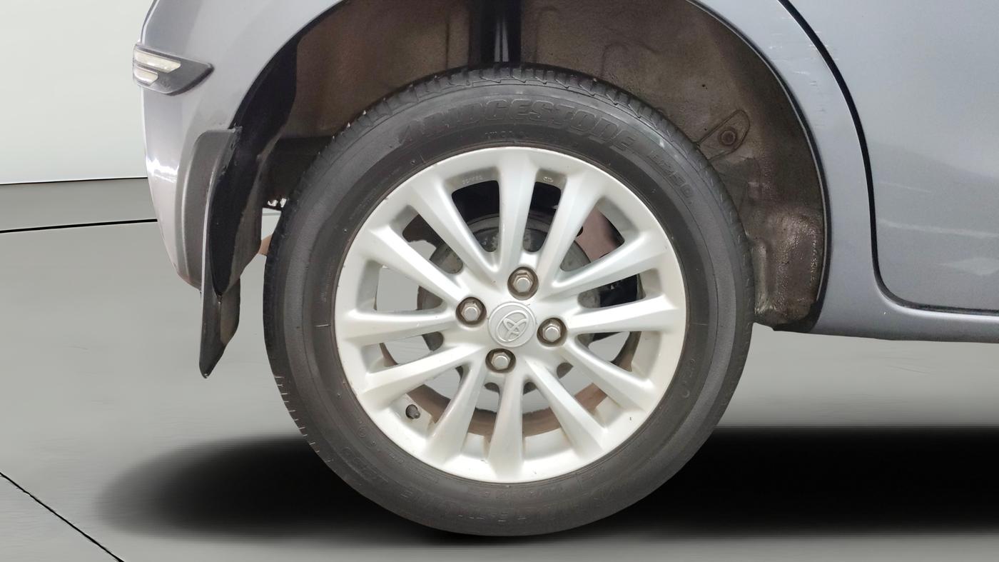 2016 Toyota Etios Liva VX, Petrol, Manual, 72,454 km, Right Rear Wheel