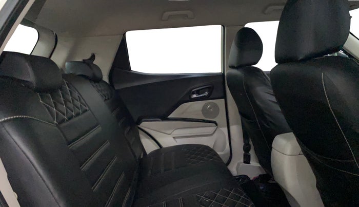 2022 Mahindra XUV300 W8 1.2 PETROL, Petrol, Manual, 48,228 km, Right Side Rear Door Cabin