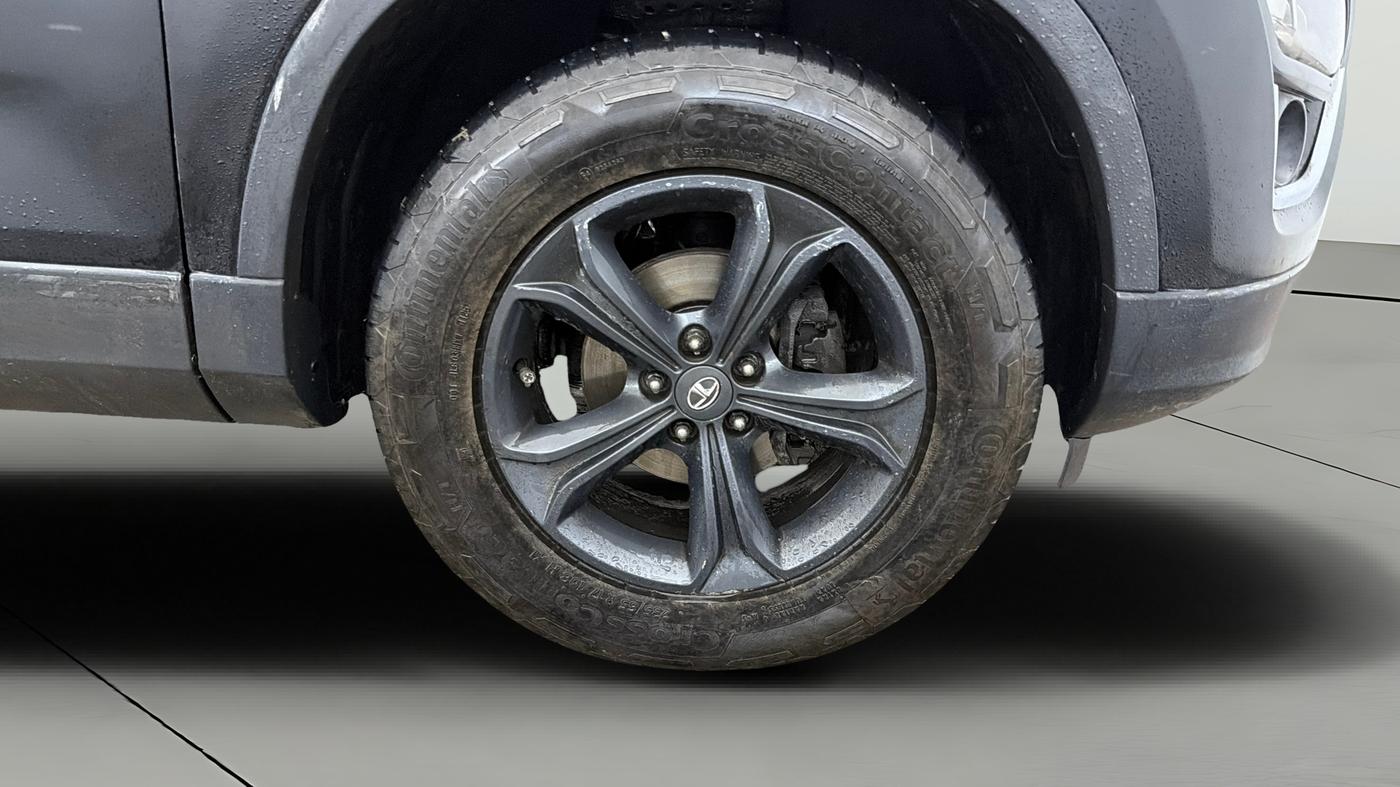 2021 Tata Harrier XT PLUS 2.0L KRYOTEC DARK EDITON, Diesel, Manual, 92,452 km, Right Front Wheel