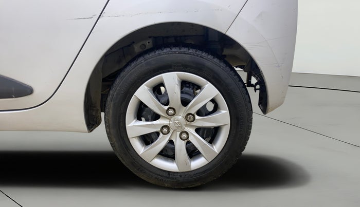 2013 Hyundai Eon MAGNA +, CNG, Manual, 1,12,704 km, Left Rear Wheel