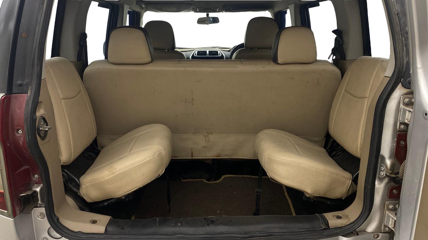 2018 Mahindra TUV300 T8, Diesel, Manual, 1,16,362 km, Third Seat Row ( optional )