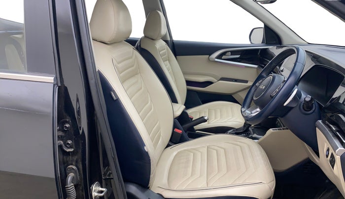 2022 KIA CARENS LUXURY PLUS 1.5 DIESEL AT 6 STR, Diesel, Automatic, 97,411 km, Right Side Front Door Cabin