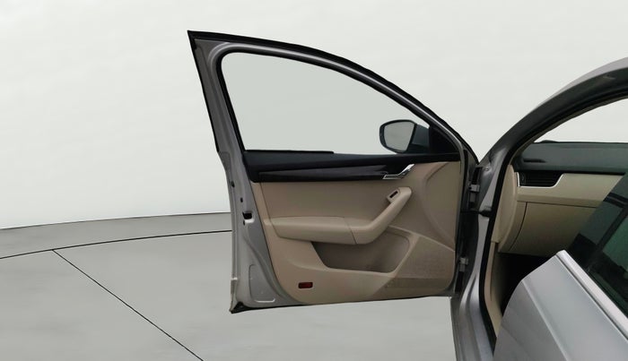 2016 Skoda Octavia AMBITION PLUS AT 1.8 TSI, Petrol, Automatic, 92,840 km, LHS Front Door