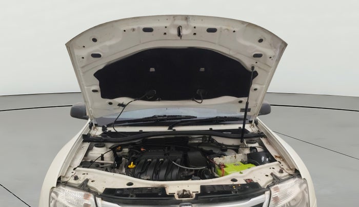 2013 Renault Duster RXE PETROL, Petrol, Manual, 61,904 km, Open Bonet