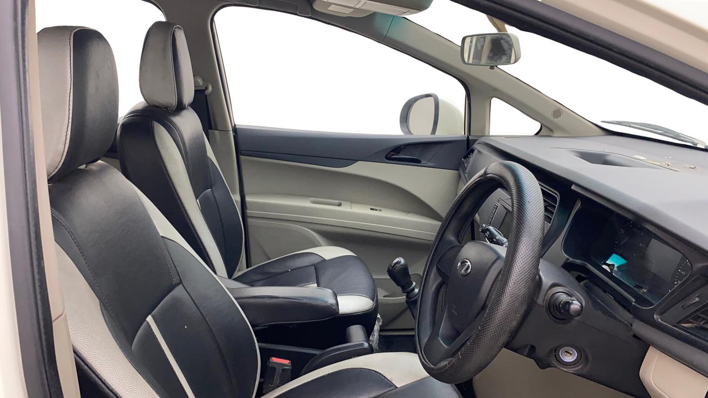 2019 Mahindra MARAZZO M4 8 STR, Diesel, Manual, 73,769 km, Right Side Front Door Cabin