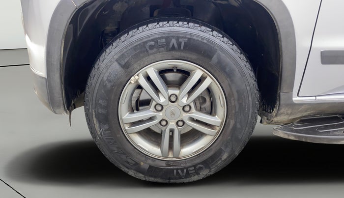 2019 Mahindra TUV300 T10, Diesel, Manual, 32,275 km, Left Front Wheel