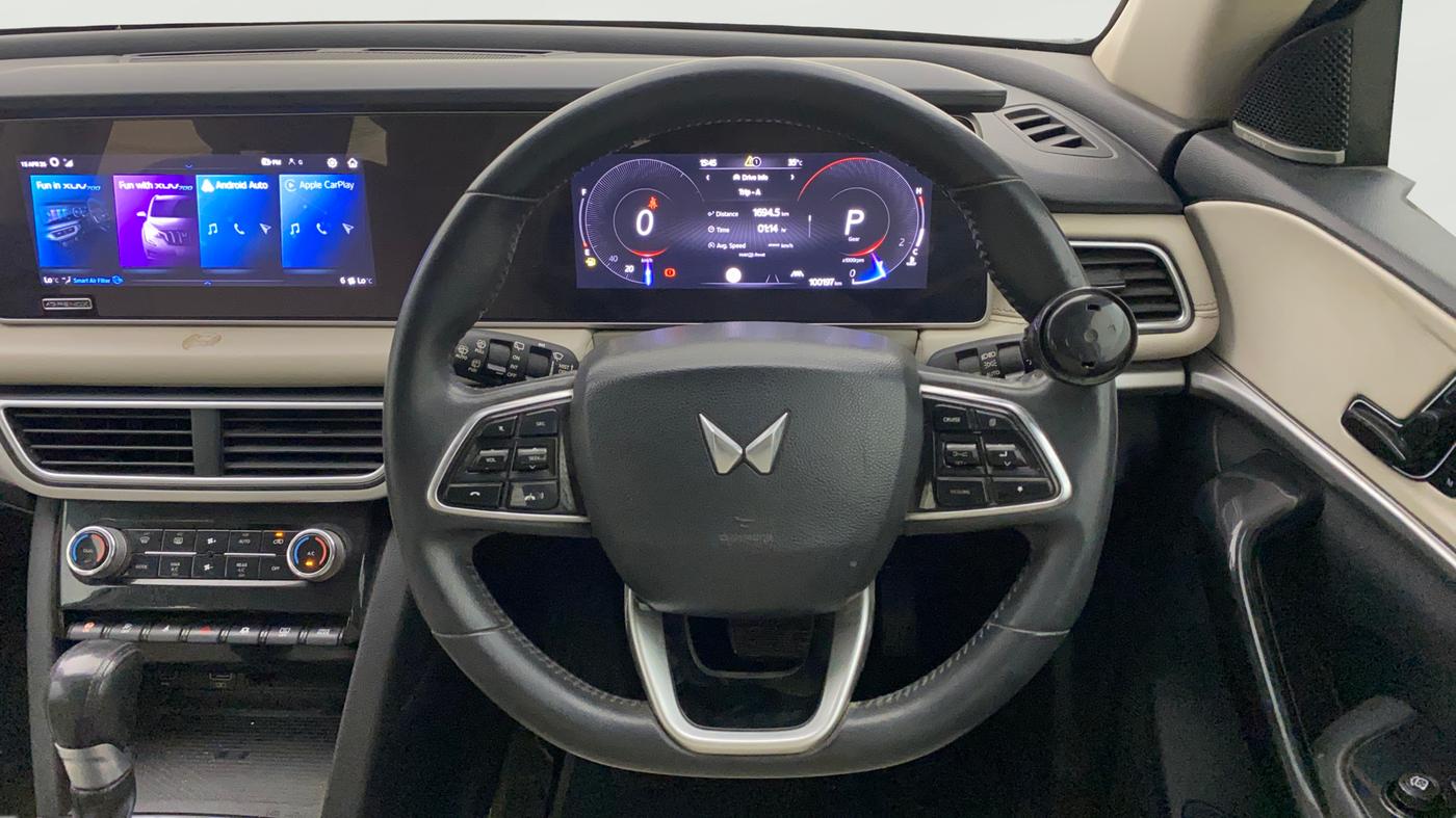2021 Mahindra XUV700 AX 7 LUXURY D AT 7 STR, Diesel, Automatic, 99,868 km, Steering Wheel Close Up