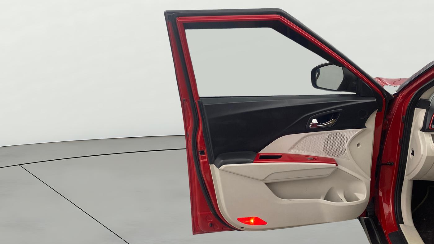 2021 Mahindra XUV300 W8 1.2 PETROL, Petrol, Manual, 55,848 km, LHS Front Door