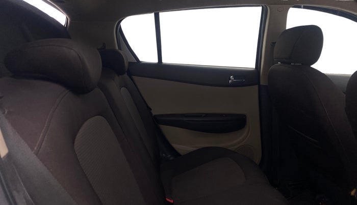 2014 Hyundai i20 ASTA 1.4 CRDI, Diesel, Manual, 1,28,408 km, Right Side Rear Door Cabin