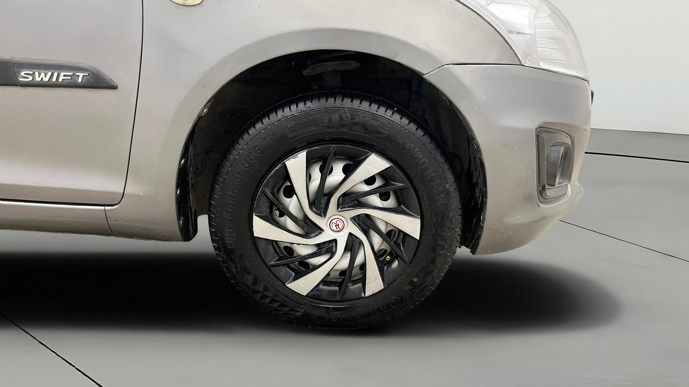 2015 Maruti Swift LXI (O), Petrol, Manual, 65,661 km, Right Front Wheel