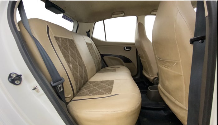 2013 Hyundai i10 MAGNA 1.1, Petrol, Manual, 1,04,127 km, Right Side Rear Door Cabin