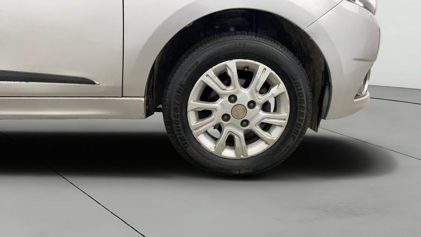 2017 Tata Tiago XZA PETROL, Petrol, Automatic, 68,398 km, Right Front Wheel