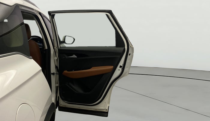 2022 MG HECTOR PLUS SHARP 1.5 PETROL TURBO HYBRID MT 6-STR, Petrol, Manual, 91,014 km, RHS Rear Door