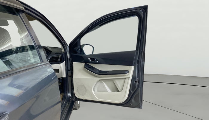 2022 Tata Tiago XZ PLUS CNG, CNG, Manual, 97,929 km, RHS Front Door