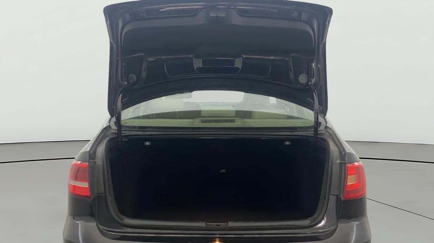 2015 Volkswagen Jetta HIGHLINE TDI AT, Diesel, Automatic, 1,35,517 km, Boot Door Open