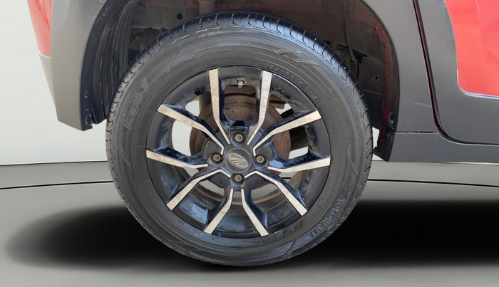 2018 Mahindra KUV 100 NXT K8 P 6 STR DUAL TONE, Petrol, Manual, 92,567 km, Right Rear Wheel