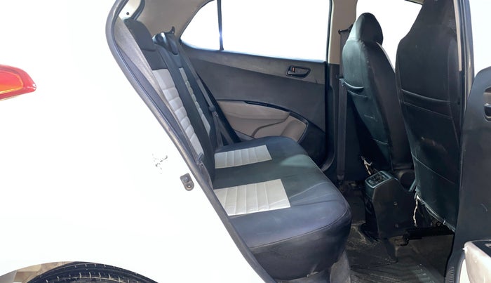 2018 Hyundai Grand i10 MAGNA AT 1.2 KAPPA VTVT, Petrol, Automatic, 31,314 km, Right Side Rear Door Cabin