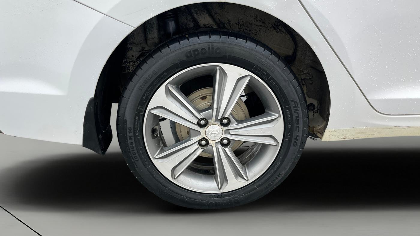 2018 Hyundai Verna 1.6 VTVT SX, Petrol, Manual, 47,710 km, Right Rear Wheel