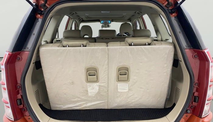 2016 Mahindra XUV500 W10 AWD AT, Diesel, Automatic, 73,395 km, Boot Open Zoomed View