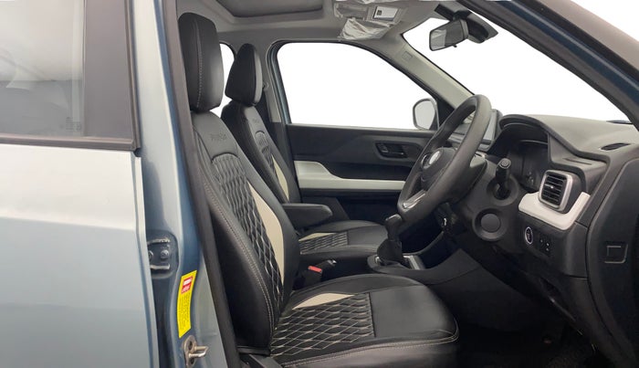 2024 Tata PUNCH ACCOMPLISHED DAZZLE SUNROOF CNG MT, CNG, Manual, 39,700 km, Right Side Front Door Cabin