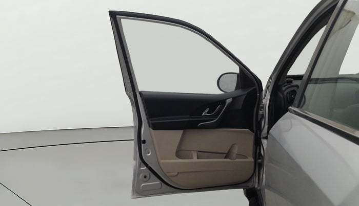 2016 Mahindra XUV500 W6 AT 1.99, Diesel, Automatic, 44,518 km, LHS Front Door