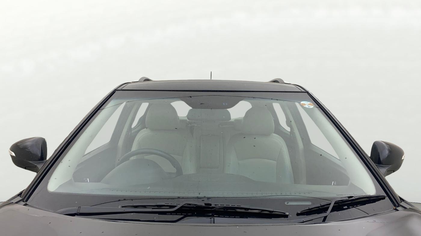 2019 Mahindra XUV300 W8 (O) 1.5 DIESEL, Diesel, Manual, 66,337 km, Front Windshield