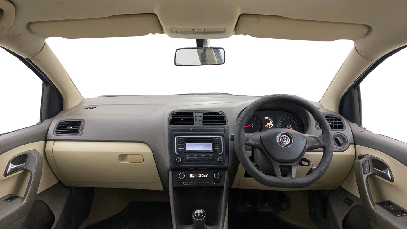 2015 Volkswagen Vento COMFORTLINE 1.6, Petrol, Manual, 1,08,866 km, Dashboard