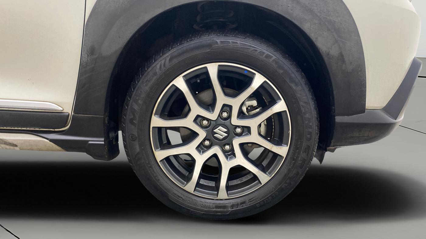 2022 Maruti XL6 ALPHA AT, Petrol, Automatic, 75,299 km, Right Front Wheel