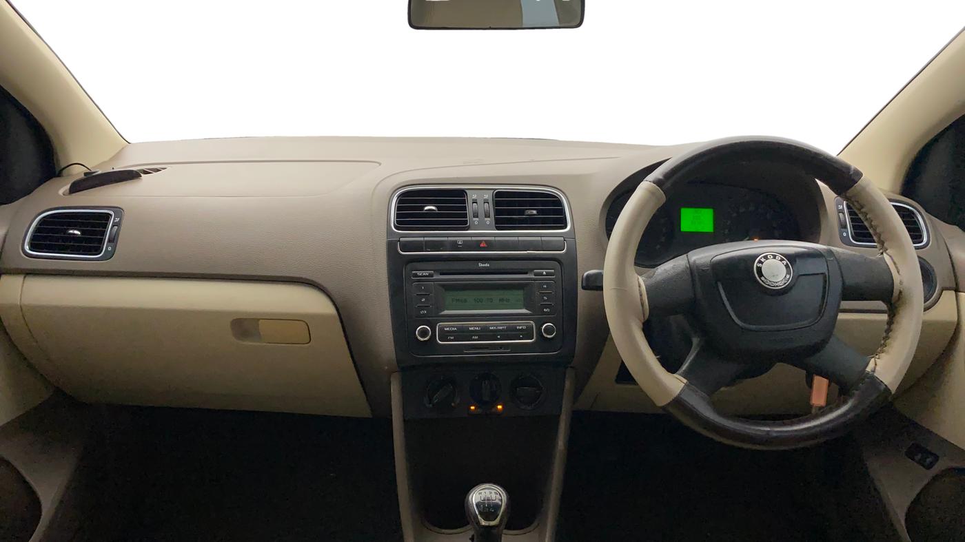 2014 Skoda Rapid ELEGANCE 1.6 TDI CR MT, Diesel, Manual, 88,423 km, Dashboard