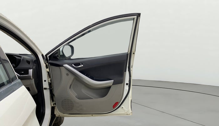 2018 Tata NEXON XZA PLUS DIESEL, Diesel, Automatic, 61,389 km, RHS Front Door