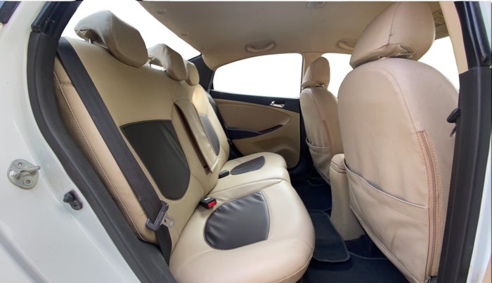 2013 Hyundai Verna FLUIDIC 1.6 VTVT SX, Petrol, Manual, 42,504 km, Right Side Rear Door Cabin