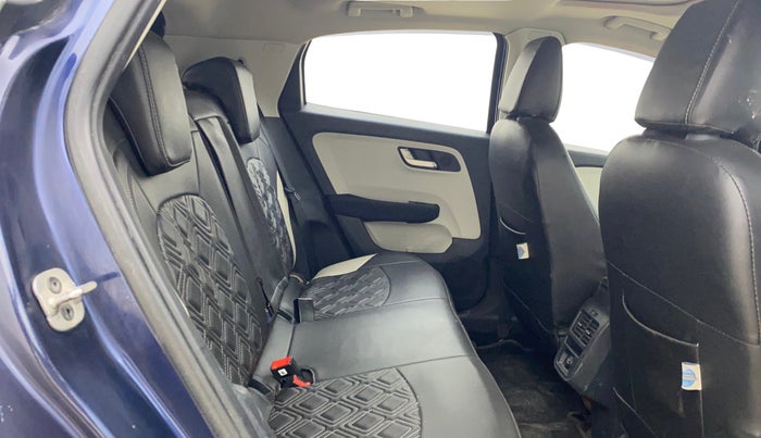 2023 Tata ALTROZ XZ PLUS SUNROOF CNG, CNG, Manual, 40,498 km, Right Side Rear Door Cabin