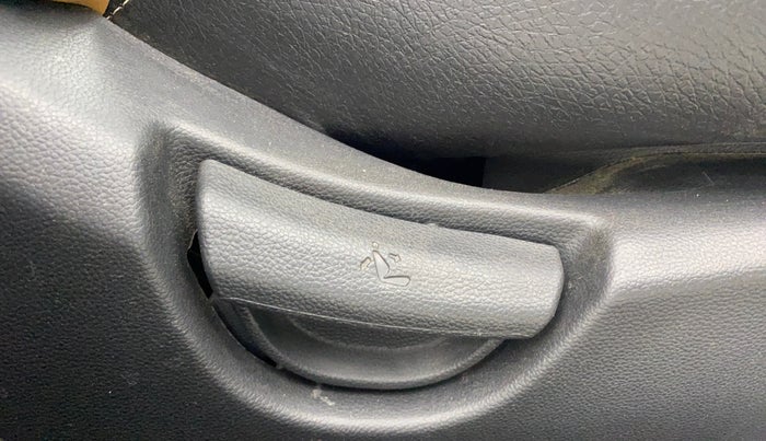 2017 Hyundai Xcent SX 1.2, Petrol, Manual, 1,17,873 km, Driver Side Adjustment Panel