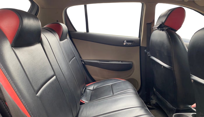 2013 Hyundai i20 MAGNA 1.2, Petrol, Manual, 95,152 km, Right Side Rear Door Cabin