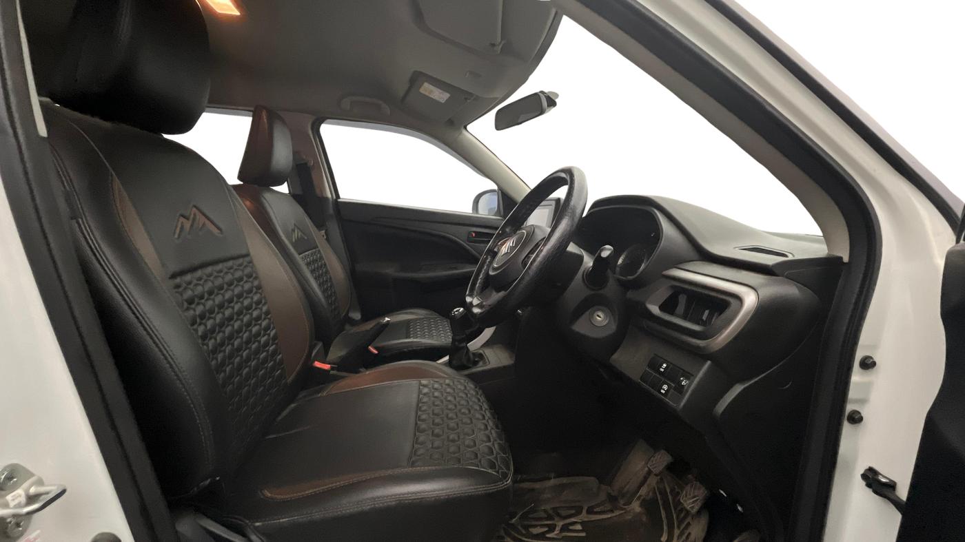 2023 Maruti BREZZA VXI SMART HYBRID, Petrol, Manual, 51,609 km, Right Side Front Door Cabin