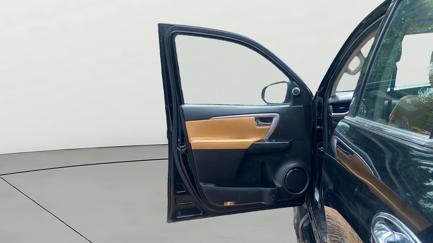 2023 Toyota Fortuner 4X2 AT 2.8 DIESEL, Diesel, Automatic, 36,861 km, LHS Front Door