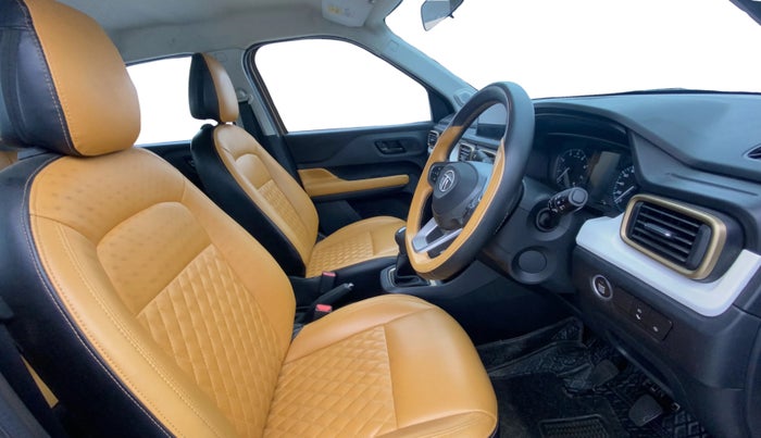 2023 Tata PUNCH ACCOMPLISHED MT, Petrol, Manual, 39,187 km, Right Side Front Door Cabin