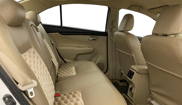 2016 Maruti Ciaz VXI+, Petrol, Manual, 71,263 km, Right Side Rear Door Cabin